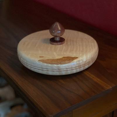 Small turned bowl and lid - Project by RyanGi
