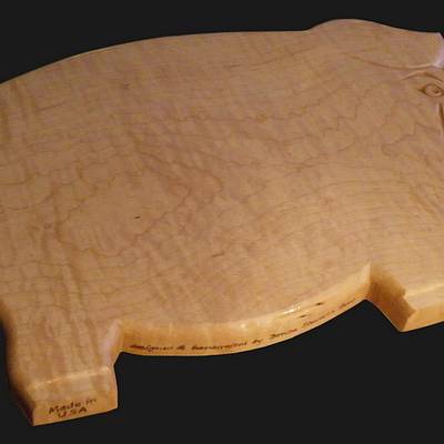 Curly Maple, Carved Pig Cutting Board - Project by Lightweightladylefty
