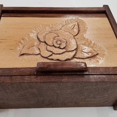 LITTLE FIGURED WALNUT BOX WITH CARVING - Project by a1jim