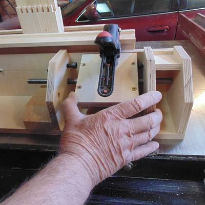 BOX JOINT JIG WITH ADJUSTEBLE INDEX  - Project by kiefer