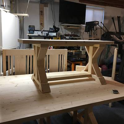 Farmhouse table, bench and chairs - Project by Jack King