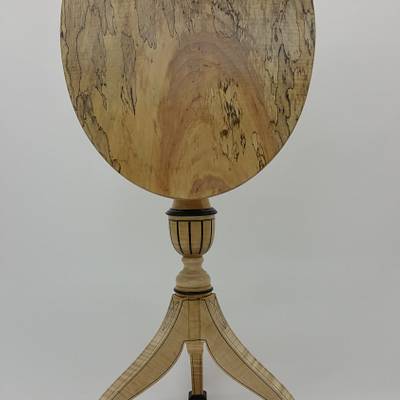 Tilt Top Table - Project by Les Hastings