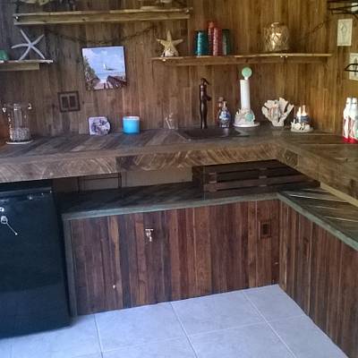 Rustic Pallet Wood Bar - Project by Ben Buxton
