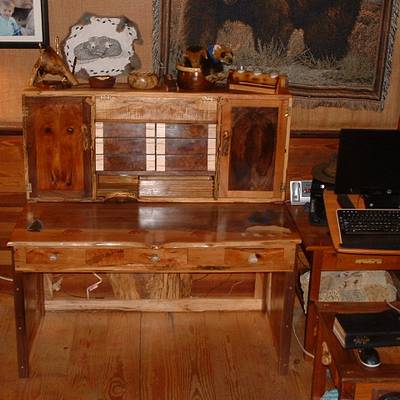 walnut and cherry desk - Project by grizzman