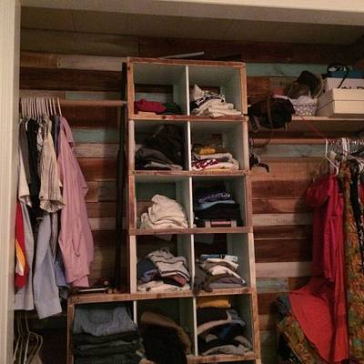 Closet lined with pallet wood - Project by GreenwoodRuss