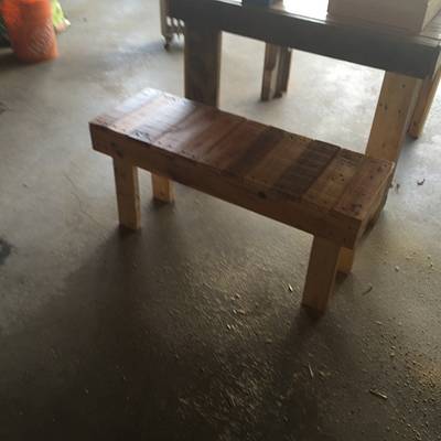 Pallet table and benches - Project by MaggiesDad