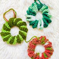 Christmas Crochet Wreath Ornament in Under 10 Minutes - Project by rajiscrafthobby