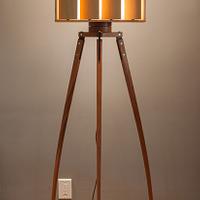 "Parasitic" tripod floor lamp