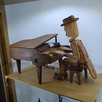Animated piano player