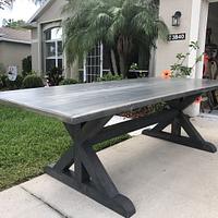 Grey table with apron  - Project by Ueltusher