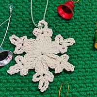 Easy One Round Crochet Snowflake  - Project by rajiscrafthobby