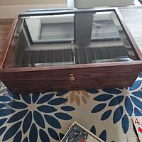 Pen collectors box