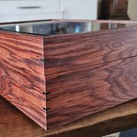Pen collectors box