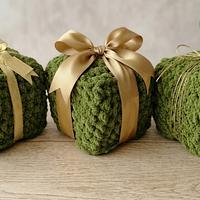 Christmas In July Crochet Chunky Christmas Gift Box Decor - Project by rajiscrafthobby