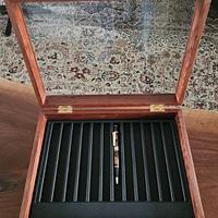 Pen collectors box