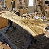 Live edge bench. - Project by Bondo Gaposis