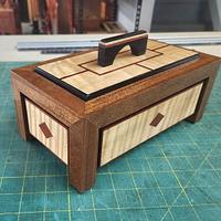 High contrast box