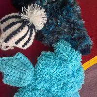 crochet loopys and hats - Project by mobilecrafts