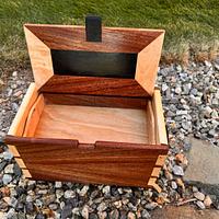 Keepsake Box in Sapele and Maple