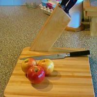 CUTTING BOARD AND KNIFE BLOCK  - Project by kiefer