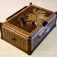 Birds and Bees, A Reversible Marquetry Box - Project by shipwright