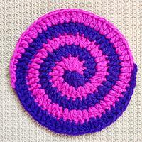 How To Make A Solid Two Color Spiral Crochet Circle - Project by rajiscrafthobby