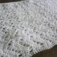white crochet blanket - Project by mobilecrafts