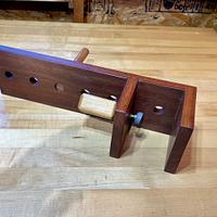 How I built a Deadman that fits almost any workbench 