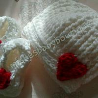 newborn beanie and matching booties - Project by michesbabybout