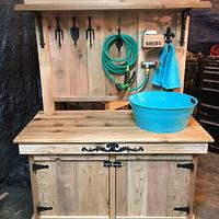 Potting/ garden stand - Project by Rosebud613