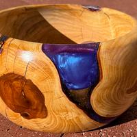 Juniper and resin bowl - Project by Dave Polaschek