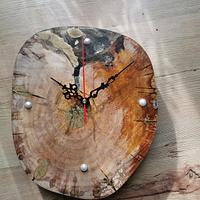 Wood quartz wall clock