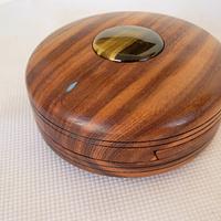 Dovetailed Lidded Keepsake Box  with secret compartment - Project by Jim Jakosh