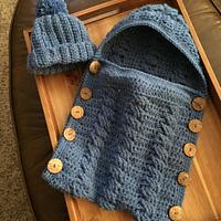 Crocheted baby bunting with matching hat - Project by Shirley