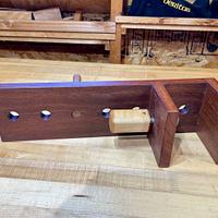 How I built a Deadman that fits almost any workbench 