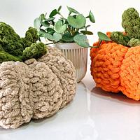Easy Crochet Pumpkin with Chunky Yarn Cozy Fall Decor - Project by rajiscrafthobby