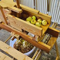 Apple grinder