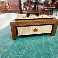 High contrast box