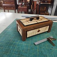 High contrast box