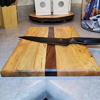 2 cutting boards 