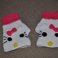 Hello Kitty Fingerless Texting Gloves - Project by Transitoria