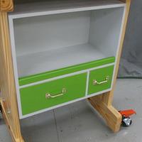 Mobile assembly table