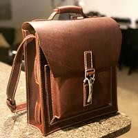 Front pocket messenger style briefcase - Project by GengusTom