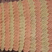 Knitted Frills blanket - Project by mobilecrafts
