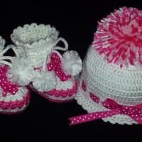 adorable hat & booties - Project by crochet2love