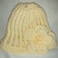 Cream baby girl hat - Project by Sam Remesz