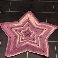 The Cat Star Blanket - Project by CrochetNikki