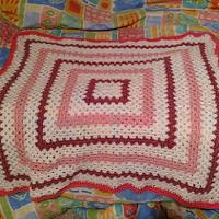 Pink and white baby blanket - Project by Nicole