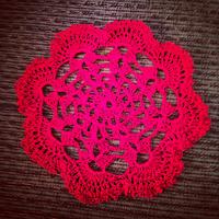 Red doily - Project by Katrn