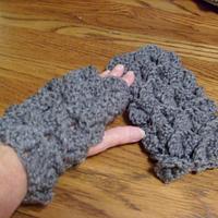 Gray Crocheted Crocodile Stitch Hat & Fingerless Gloves 